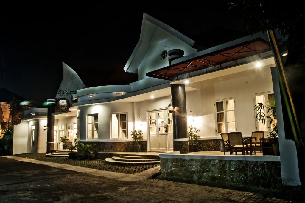 Ipienk House Yogyakarta Hotel Exterior photo